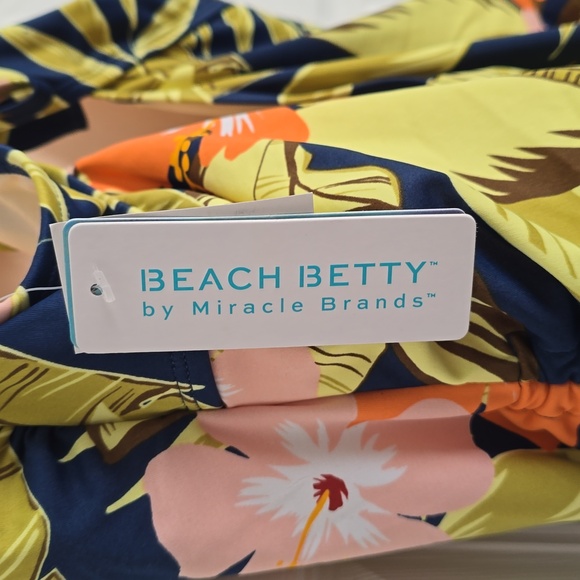 🆕️ Beach Betty Floral One-Piece Swimsuit - Picture 2 of 6